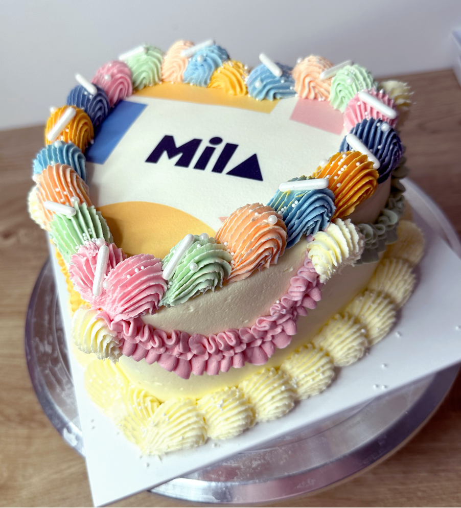 Lambeth Custom Cake